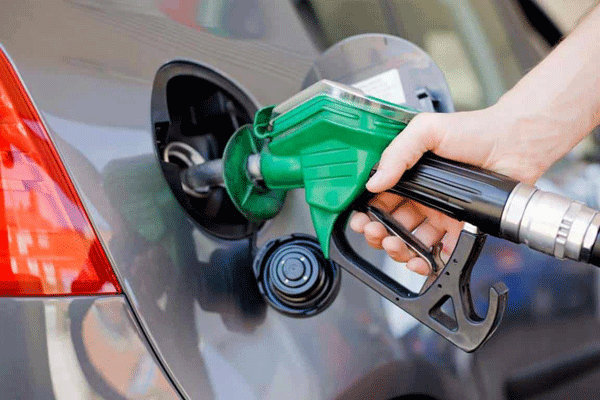 سهمیه بنزین از امشب به کارت سوخت رانندگان واریز می‌شود