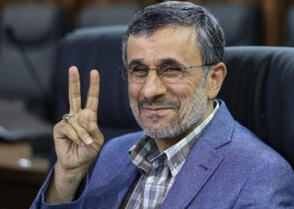 احمدی‌نژاد همچنان التماس ملاقات با رهبری را دارد