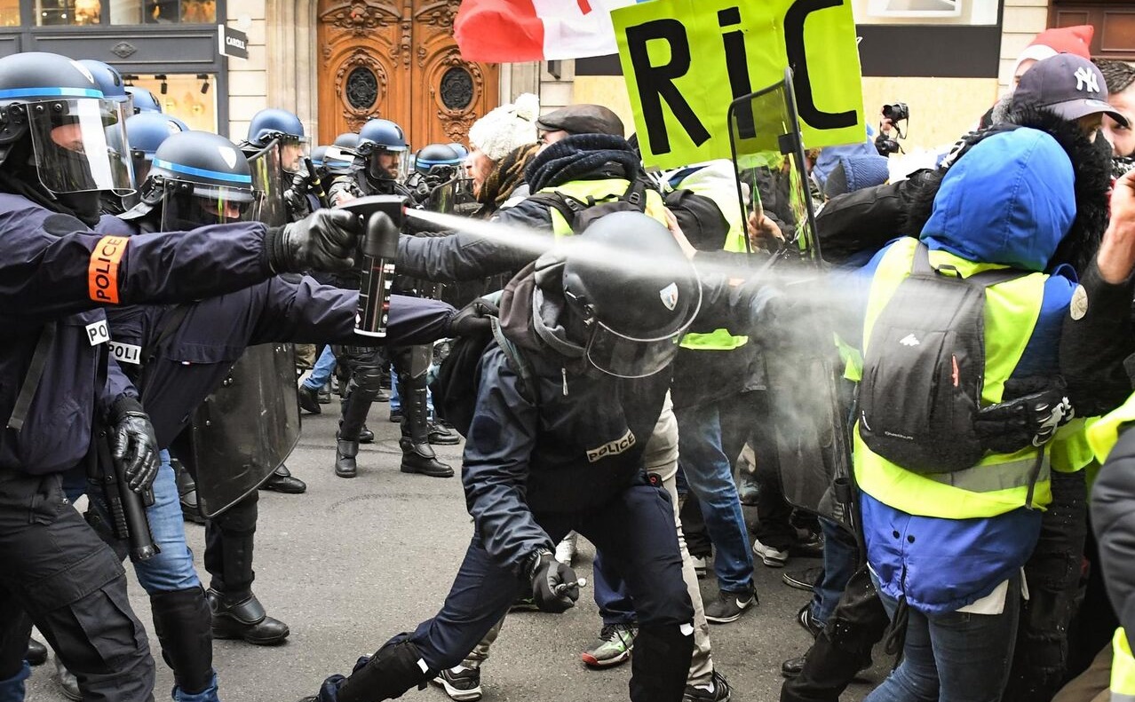 خبرنگار فرانسوی مشاهداتش را از فعالیت نیروهای پلیس فرانسه روایت کرد