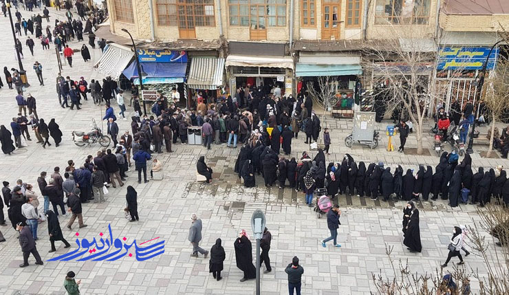 در روزهای پیک چهارم کرونا: نوروز 1400 را ایرانی ها با صف خرید مرغ آغاز کردند