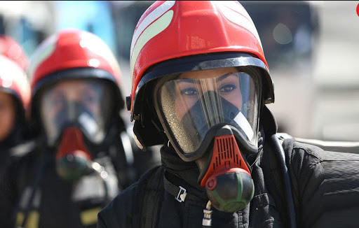 زنان می‌توانند در آزمون استخدامی آتش‌نشانی شرکت کنند