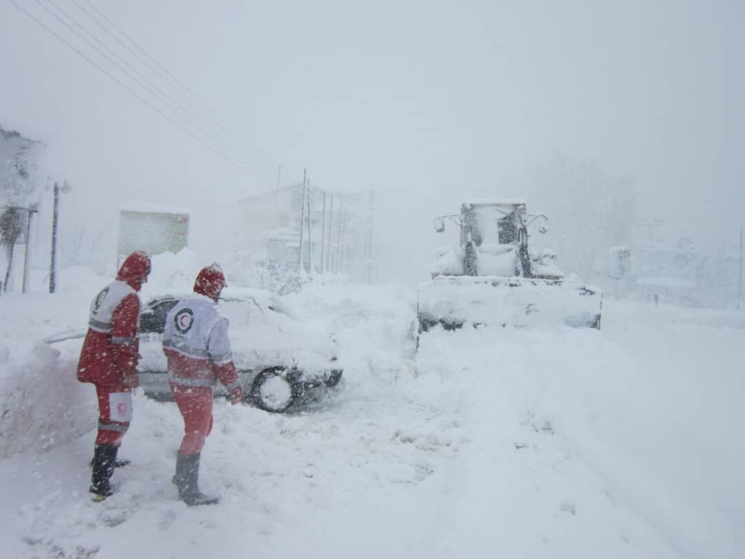 امدادرسانی هلال احمر به ۱۱۷۱ متاثر از برف و کولاک