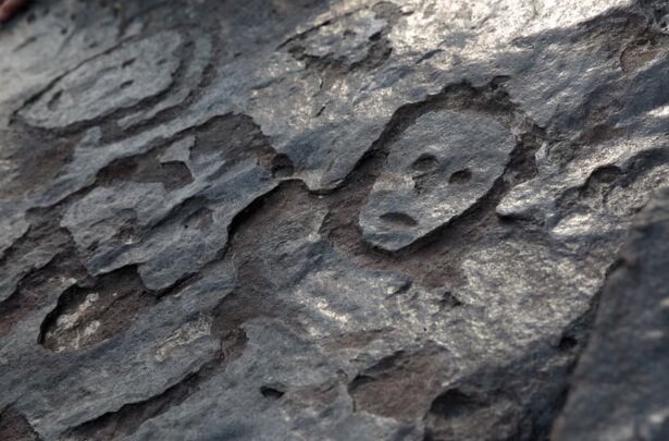  آشکار شدن سنگ‌نگاره‌های باستانی بر اثر خشکسالی