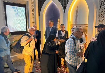 نخستین گروه زائران ایرانی حج تمتع در فرودگاه مدینه