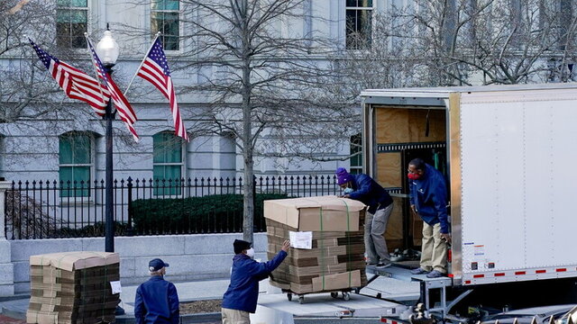 وسایل ترامپ در حال بسته‌بندی در کاخ‌سفید
