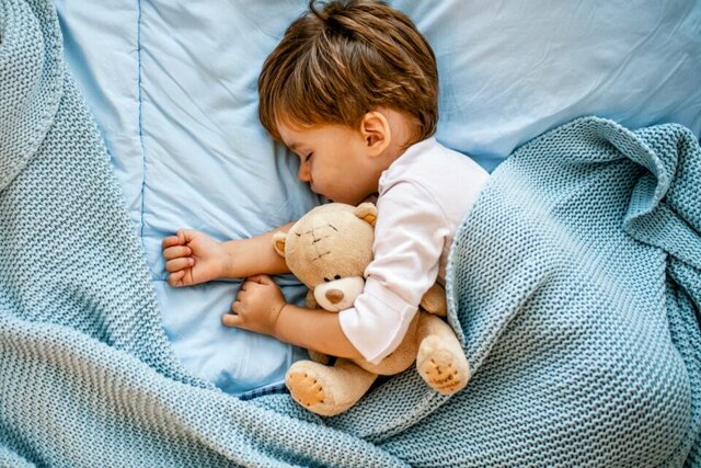 نور کم خواب کودکان را مختل می‌کند
