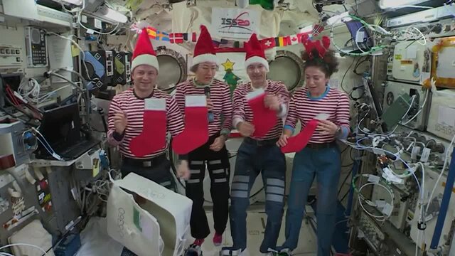 جشن کریسمس در ایستگاه فضایی بین‌المللی