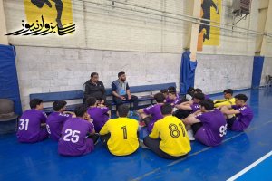 نوجوانان زیر 17 سال نیروی زمینی سبزوار مقتدرانه در صدر گروه ایستاده‌اند