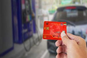 افراد فاقد خودرو یارانه براساس هر فرد 30 لیتر بنزین می‌گیرند