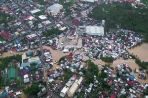 طوفان در فیلیپین ده ها هزار نفر را سرگردان کرد