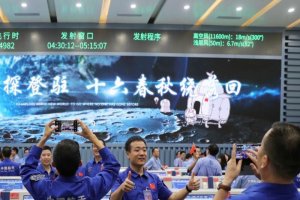 کاوشگر چینی با موفقیت روی ماه فرود آمد