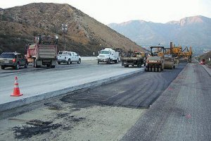 رویه سازی بزرگراه مشهد- سبزوار تا نوروز ۱۴۰۲ به وضعیت مطلوب می رسد