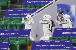 ربات‌های هوادار در ورزشگاههای ژاپن!
