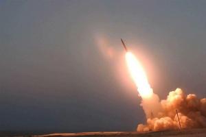 موشک کروز ۱۰۰۰ کیلومتری و بالستیک ۱۴۰۰ کیلومتری جدید ایران رونمایی شد